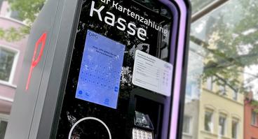 Der Bargeldlos-Automat am Parkplatz an der Dominikanerkirche. 