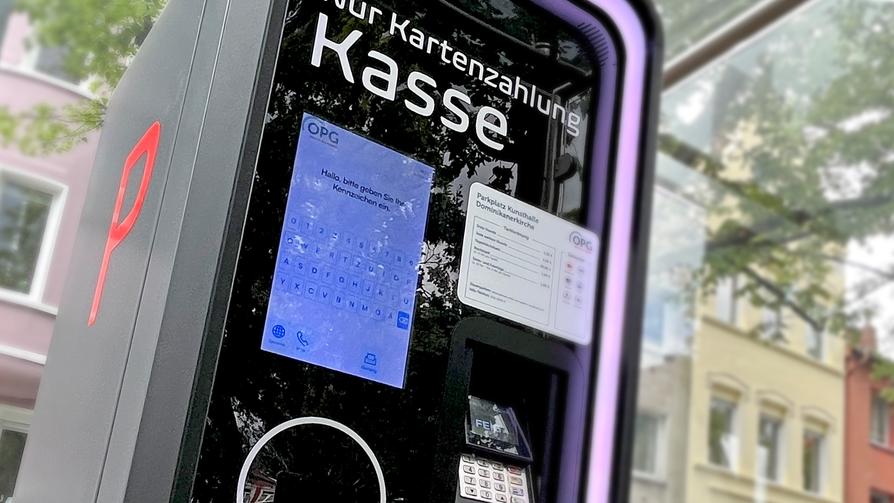 Der Bargeldlos-Automat am Parkplatz an der Dominikanerkirche. 