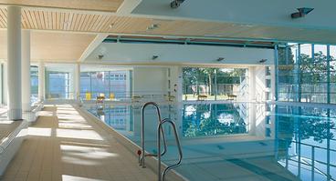 Die Schwimmhalle im Moskaubad.
