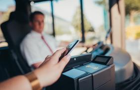 Zahlen per Handyticket im Bus der VOS