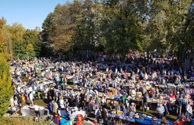 Der Herbstflohmarkt im Moskaubad lädt zum Feilschen ein.
