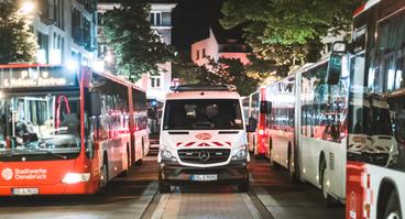 NachtBus warten an der Haltestelle Am Kamp in Osnabrück