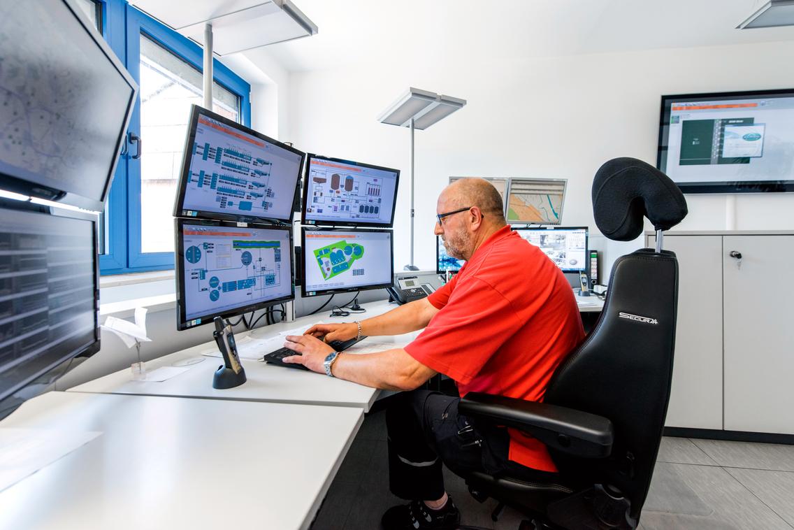 Leitstelle im Klärwerk der SWO Netz