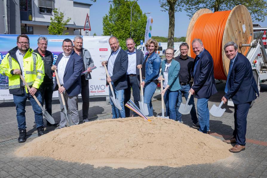 

Stadt Osnabrück, SWO Netz GmbH und osnatel beginnen mit dem Glasfaserausbau für Gewerbegebiete.