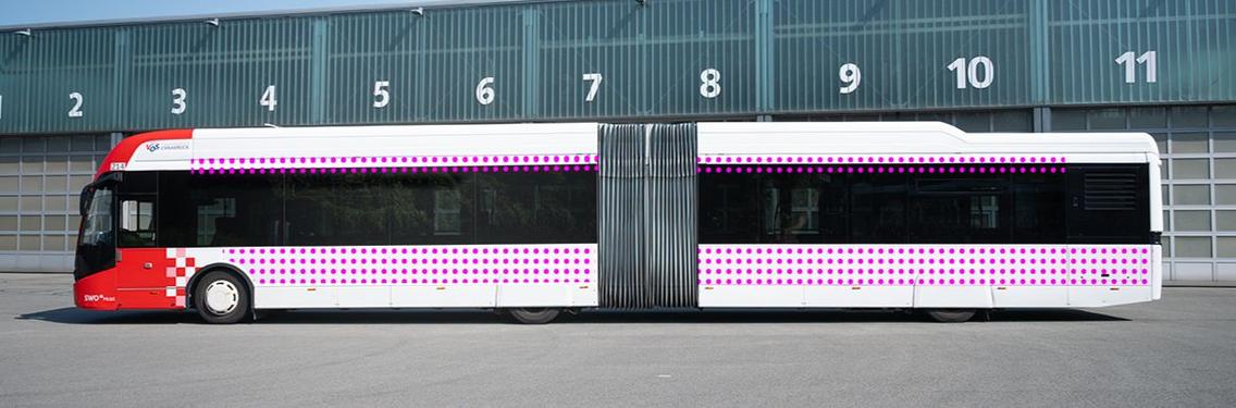 Buswerbung auf einem E-Bus - Teilgestaltung