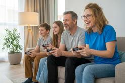 Familie beim Gaming