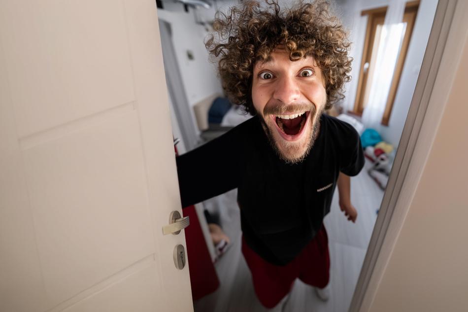 junger Typ bekommt Glasfasertarif der Stadtwerke