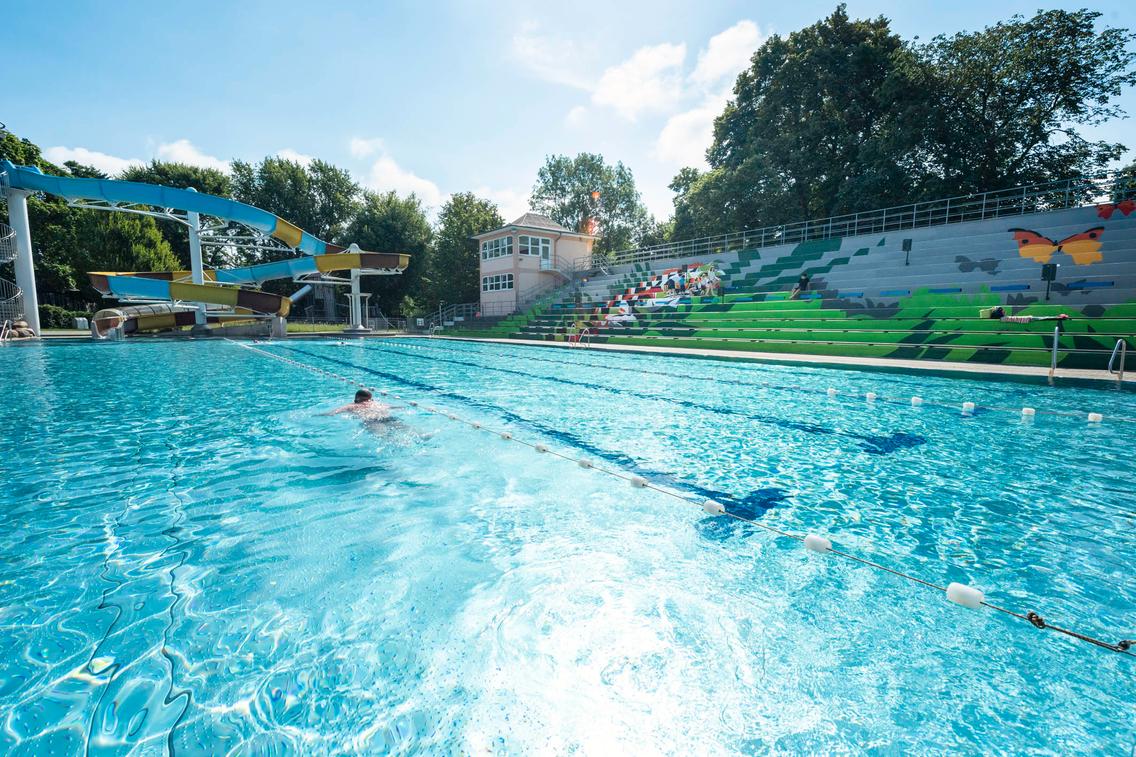 Ein herrlicher Sommertag im Freibad des Moskaubades