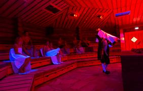 Aufgussspektakel bei der Kleinen Saunanacht in der Loma-Sauna