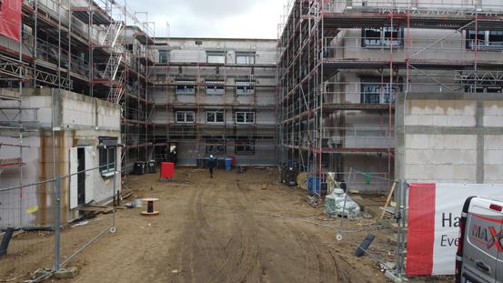 Innenhofansicht eines Wohnhofes im Rohbau Eversheide im November 2022.
