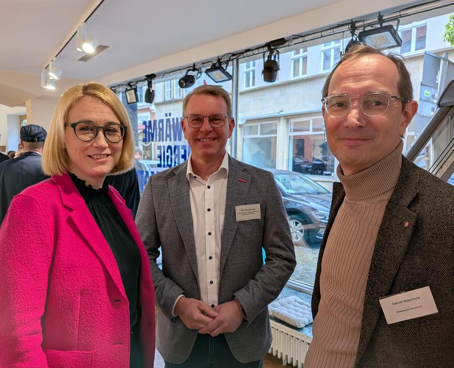 Freuen sich über die Eröffnung des EWI: (V.l.) Oberbürgermeisterin Katharina Pötter, HWK-Hauptgeschäftsführer Sven Ruschhaupt, Stadtwerke-Vorstandsvorsitzender Daniel Waschow.