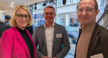 Freuen sich über die Eröffnung des EWI: (V.l.) Oberbürgermeisterin Katharina Pötter, HWK-Hauptgeschäftsführer Sven Ruschhaupt, Stadtwerke-Vorstandsvorsitzender Daniel Waschow.