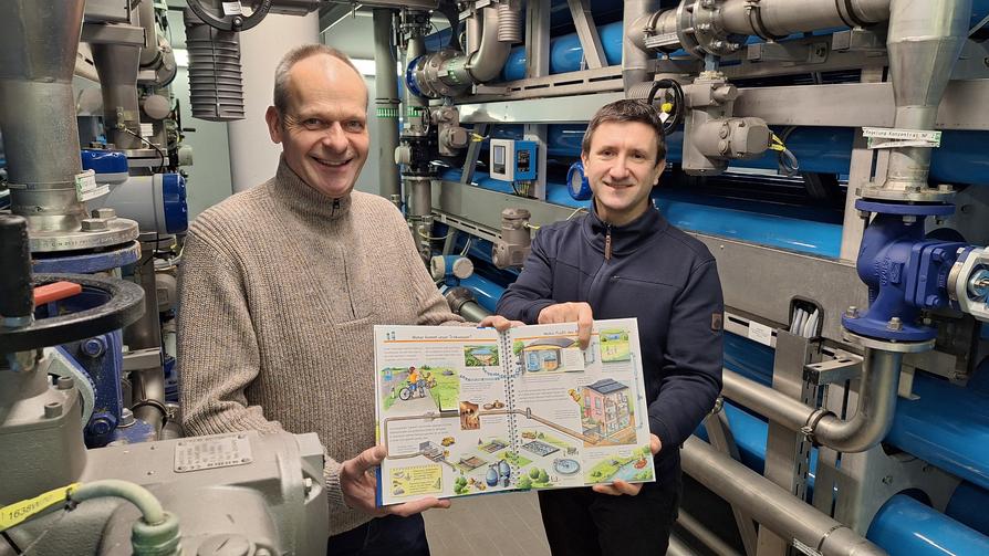 Der Osnabrücker Illustrator Markus Humbach (links) hat ein neues Kinderbuch des Ravensburger Verlags gestaltet. Hilfe bekam er von Alex Jost und seinem Team aus der SWO Netz.