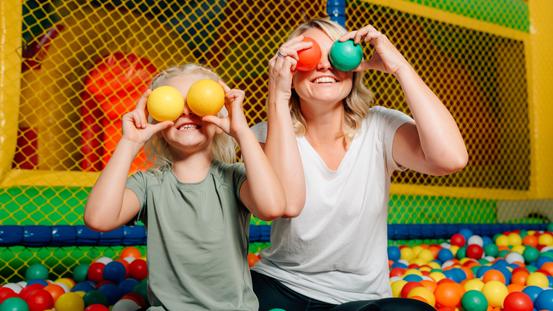 Familie in der Zappelarena